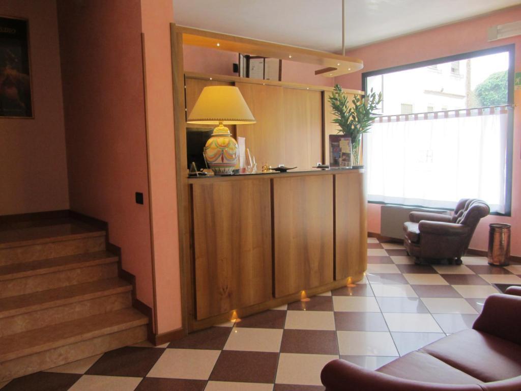 Hotel Ristorante Al Bassanello バッサーノ・デル・グラッパ エクステリア 写真