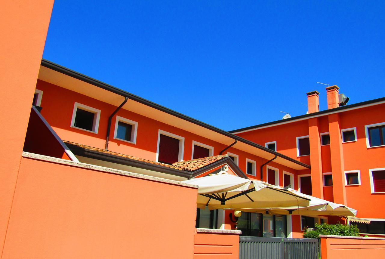 Hotel Ristorante Al Bassanello バッサーノ・デル・グラッパ エクステリア 写真