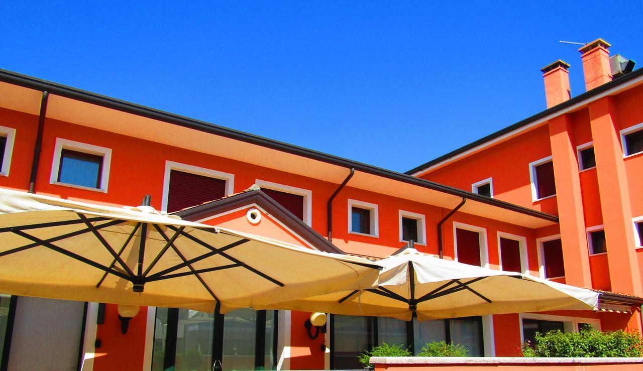 Hotel Ristorante Al Bassanello バッサーノ・デル・グラッパ エクステリア 写真